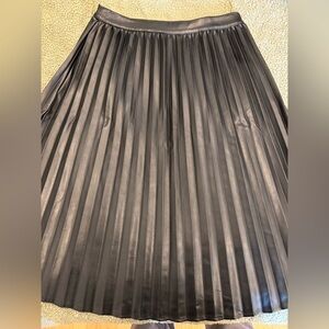 Monteau black faux-leather A-Line pleated accordian style Skirt size small
